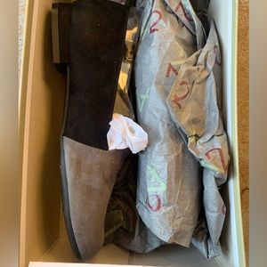 Aerosoles A2 Gray and Black flats